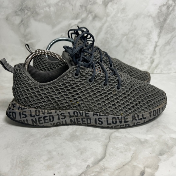 NOBULL Shoes - NoBull Mesh All You Need Is Love Sneakers